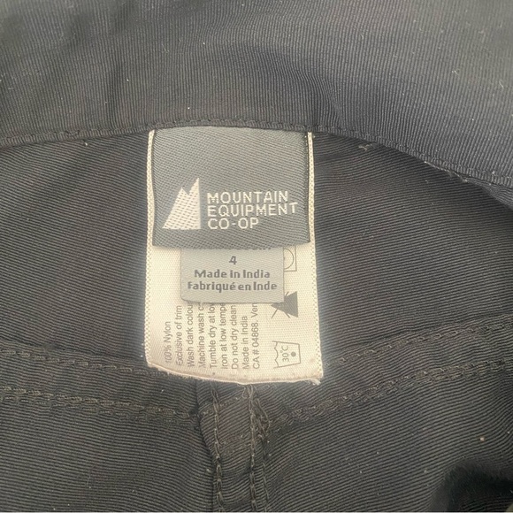 Mountain Equipment Co Op Convertible Black Hiking Pant 4 Short Removable Bottoms - Picture 6 of 12